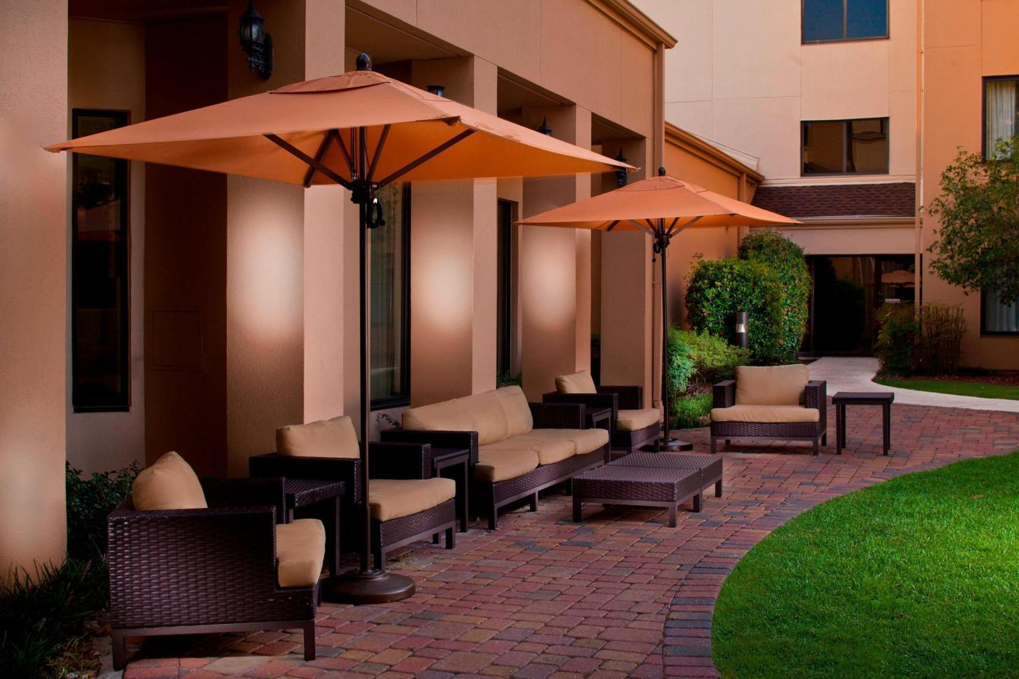 Courtyard By Marriott Baton Rouge Acadian Centre/Lsu Area Hotel Buitenkant foto