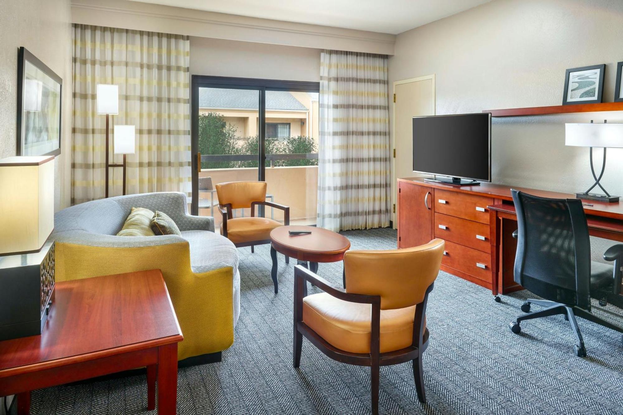Courtyard By Marriott Baton Rouge Acadian Centre/Lsu Area Hotel Buitenkant foto
